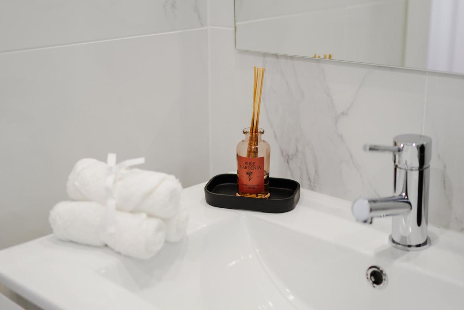 Charming Central Studio With Ac, Next To Metro Station Apartment Porto Bagian luar foto